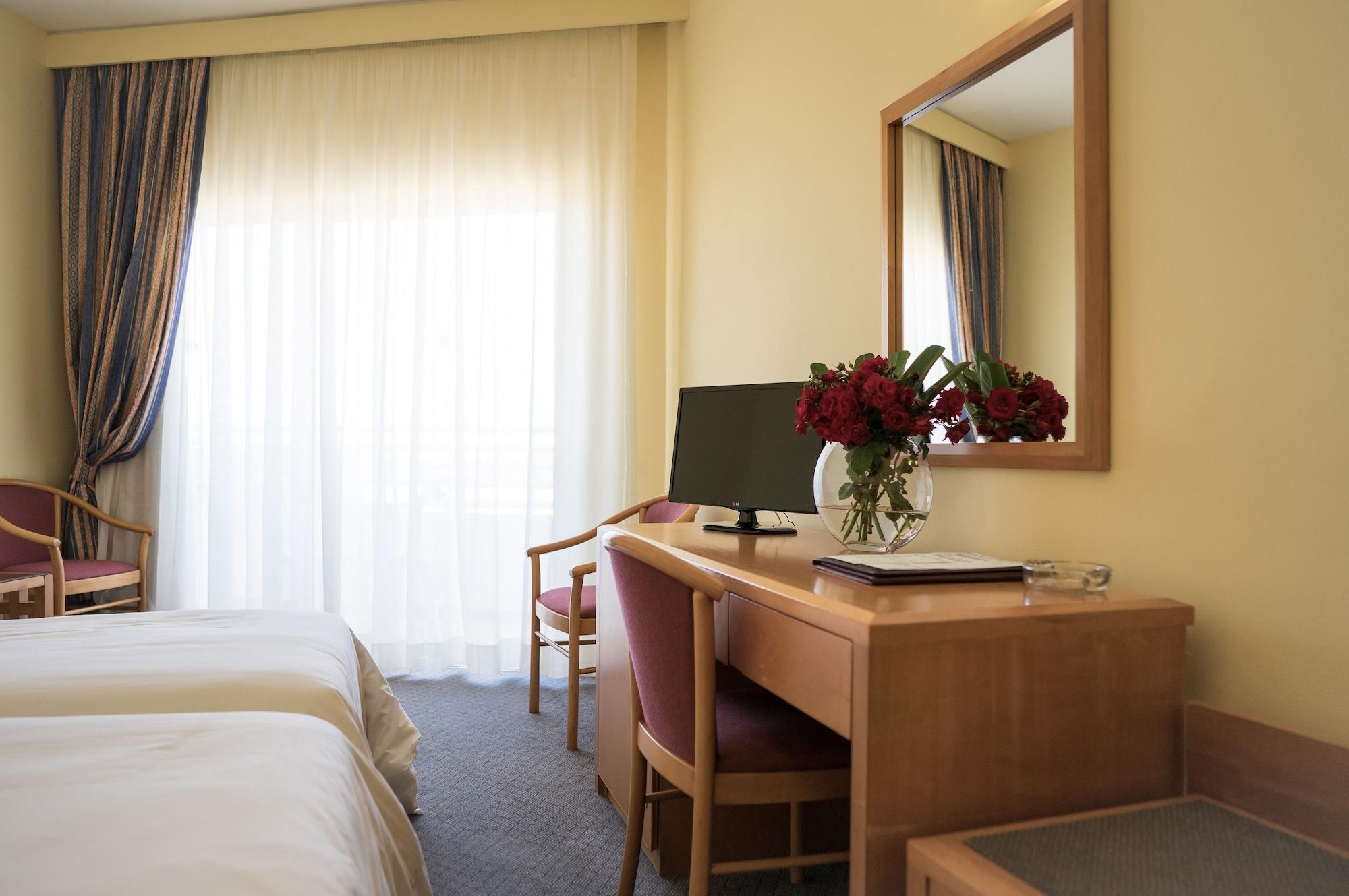 Aloe Hotel Пафос Екстер'єр фото