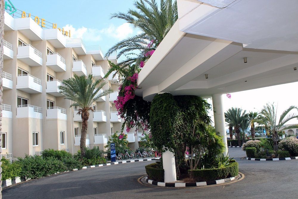 Aloe Hotel Пафос Екстер'єр фото