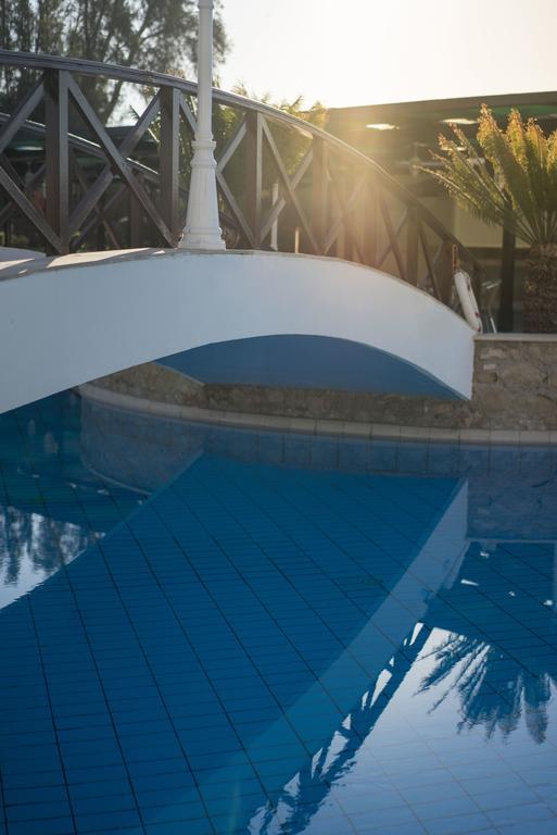 Aloe Hotel Пафос Екстер'єр фото