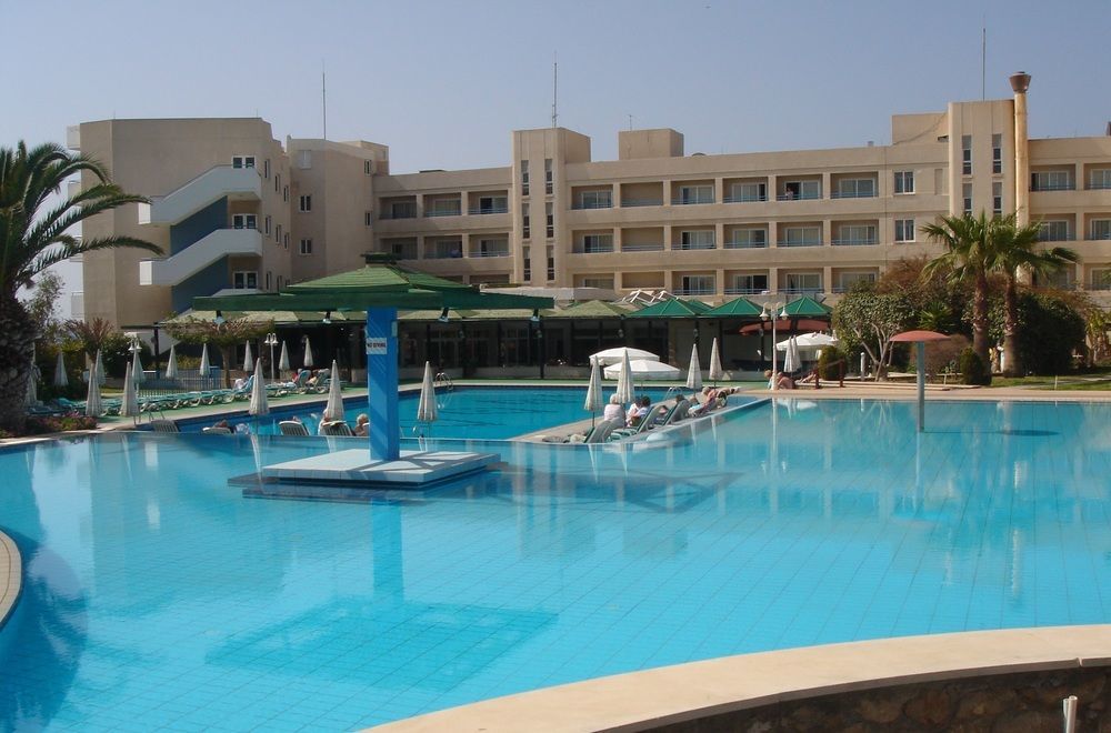 Aloe Hotel Пафос Екстер'єр фото