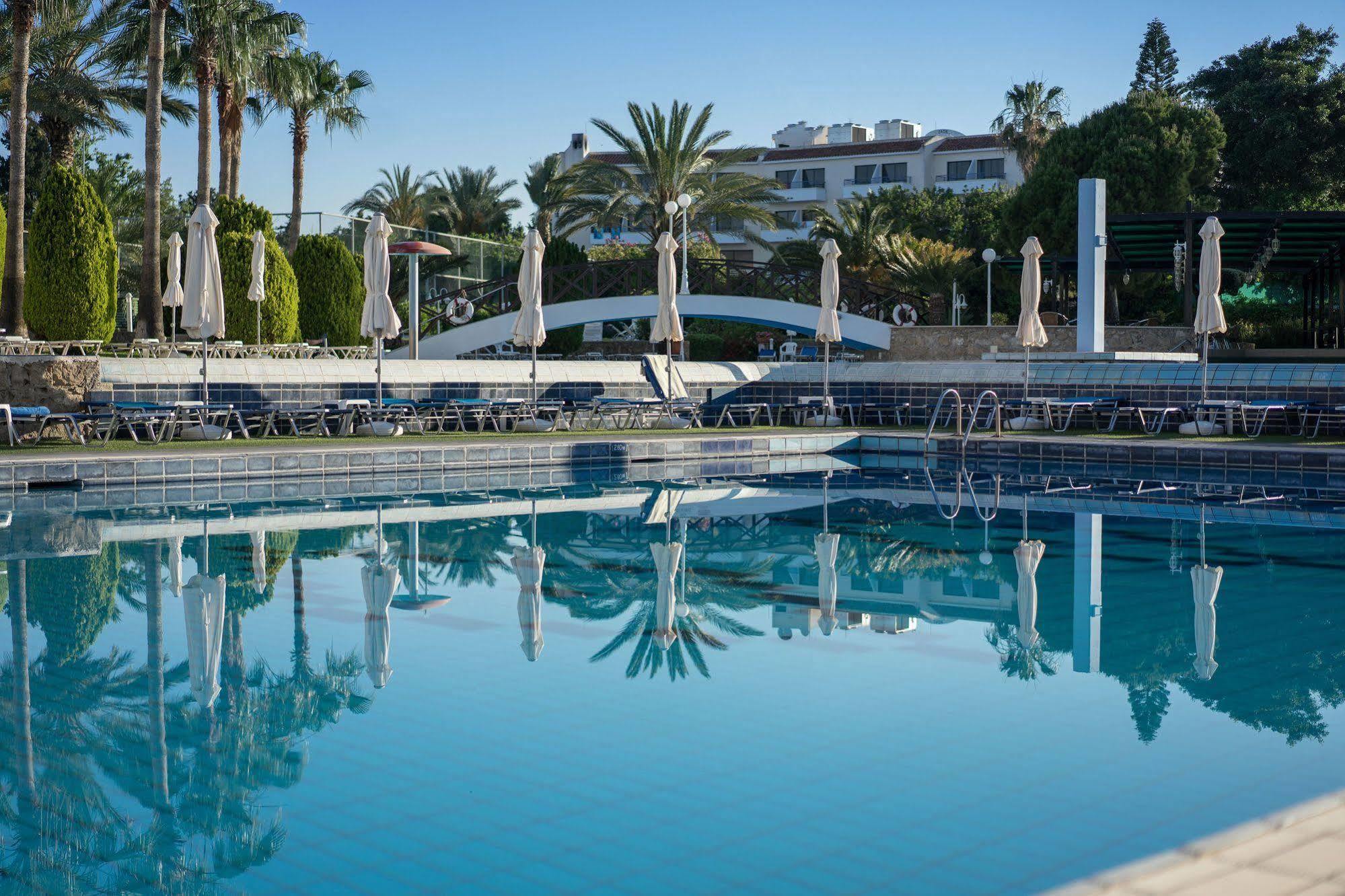 Aloe Hotel Пафос Екстер'єр фото