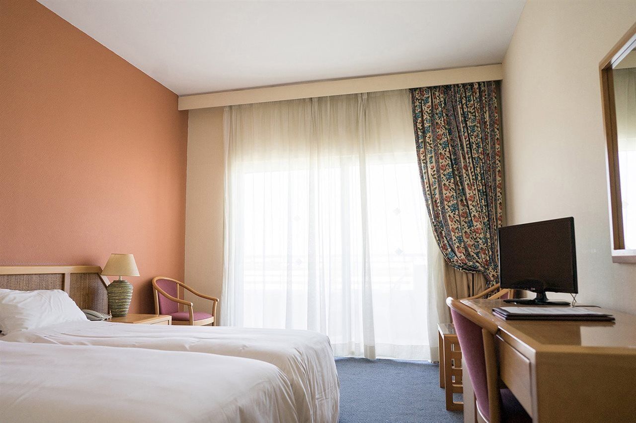 Aloe Hotel Пафос Екстер'єр фото